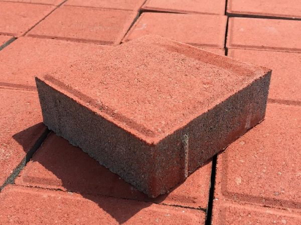 透水砖的形状和表面样式